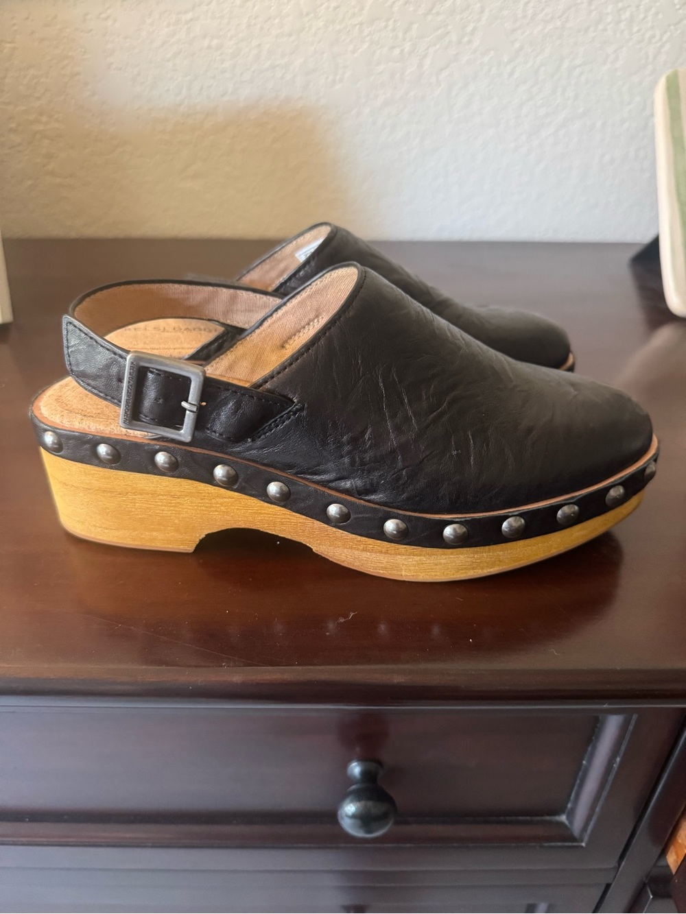 Women’s wooden studded clogs Kelsi Dagger